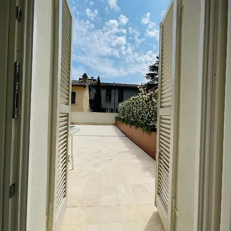 A Un Passo Dalla Piazza Bed & Breakfast