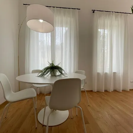 A Un Passo Dalla Piazza