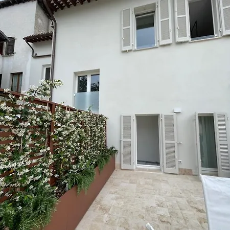A Un Passo Dalla Piazza Bed & Breakfast 4*