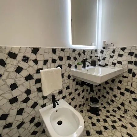 A Un Passo Dalla Piazza