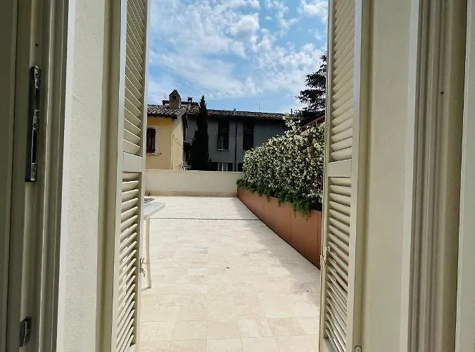 A Un Passo Dalla Piazza Bed & Breakfast