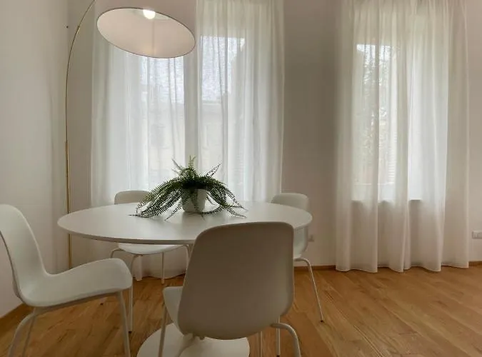 A Un Passo Dalla Piazza