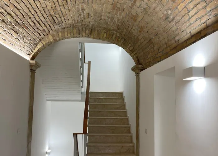 A Un Passo Dalla Piazza Bed & Breakfast 4*