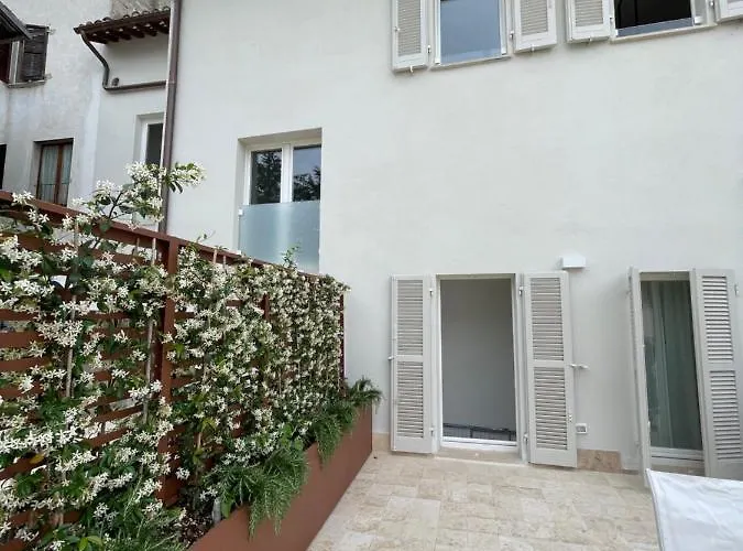 A Un Passo Dalla Piazza Bed & Breakfast 4*