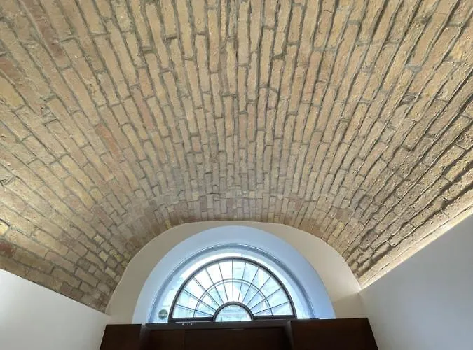 A Un Passo Dalla Piazza